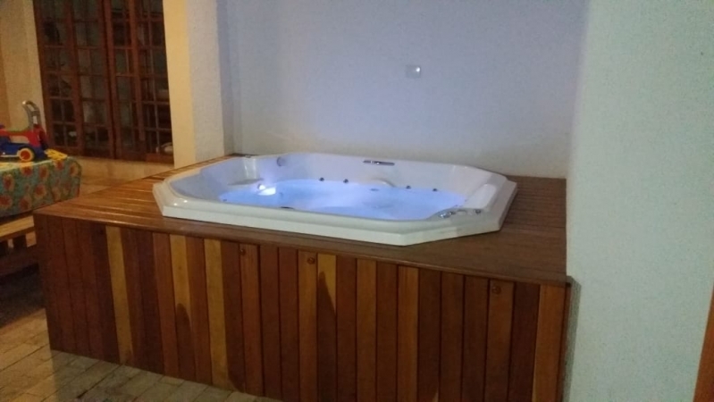 Banheira Spa com Deck a Venda São Lourenço da Serra - Banheira Spa 5 Lugares