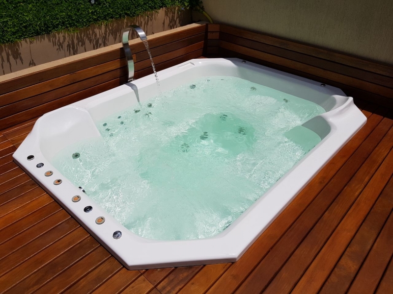 Comprar Banheiras Spa com Deck Nova Brasilândia D'Oeste - Comprar Banheira Spa 6 Lugares