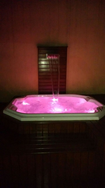 Instalação de Banheira Spa Sextavado Valor Colinas do Tocantins - Instalação de Banheira Spa 4 Lugares